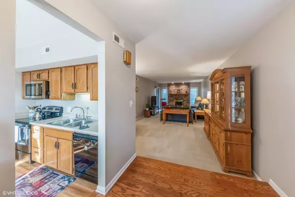Libertyville, IL 60048,708 Caliente CT #113B