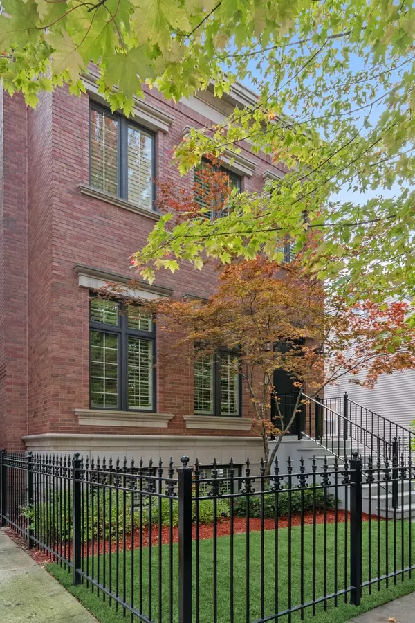 Chicago, IL 60618,3337 N Bell AVE