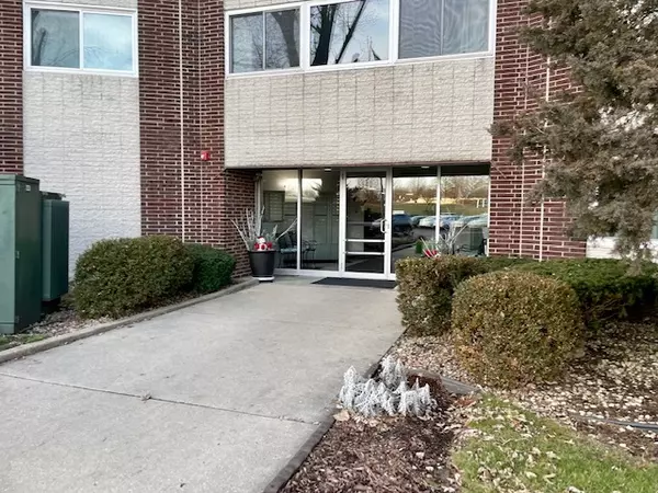 5540 WALNUT AVE #5A, Downers Grove, IL 60515