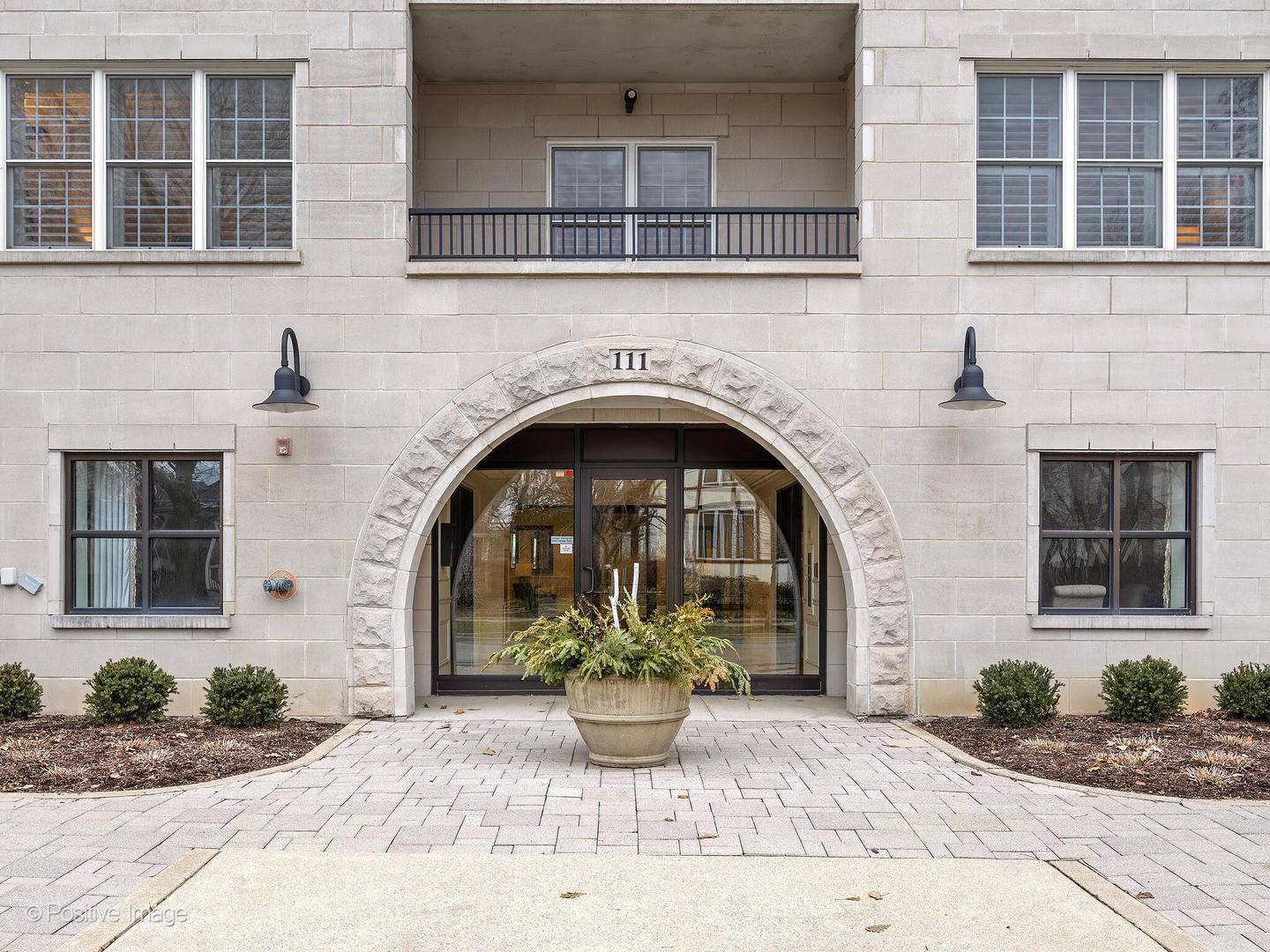 Elmhurst, IL 60126,111 N Larch AVE #206