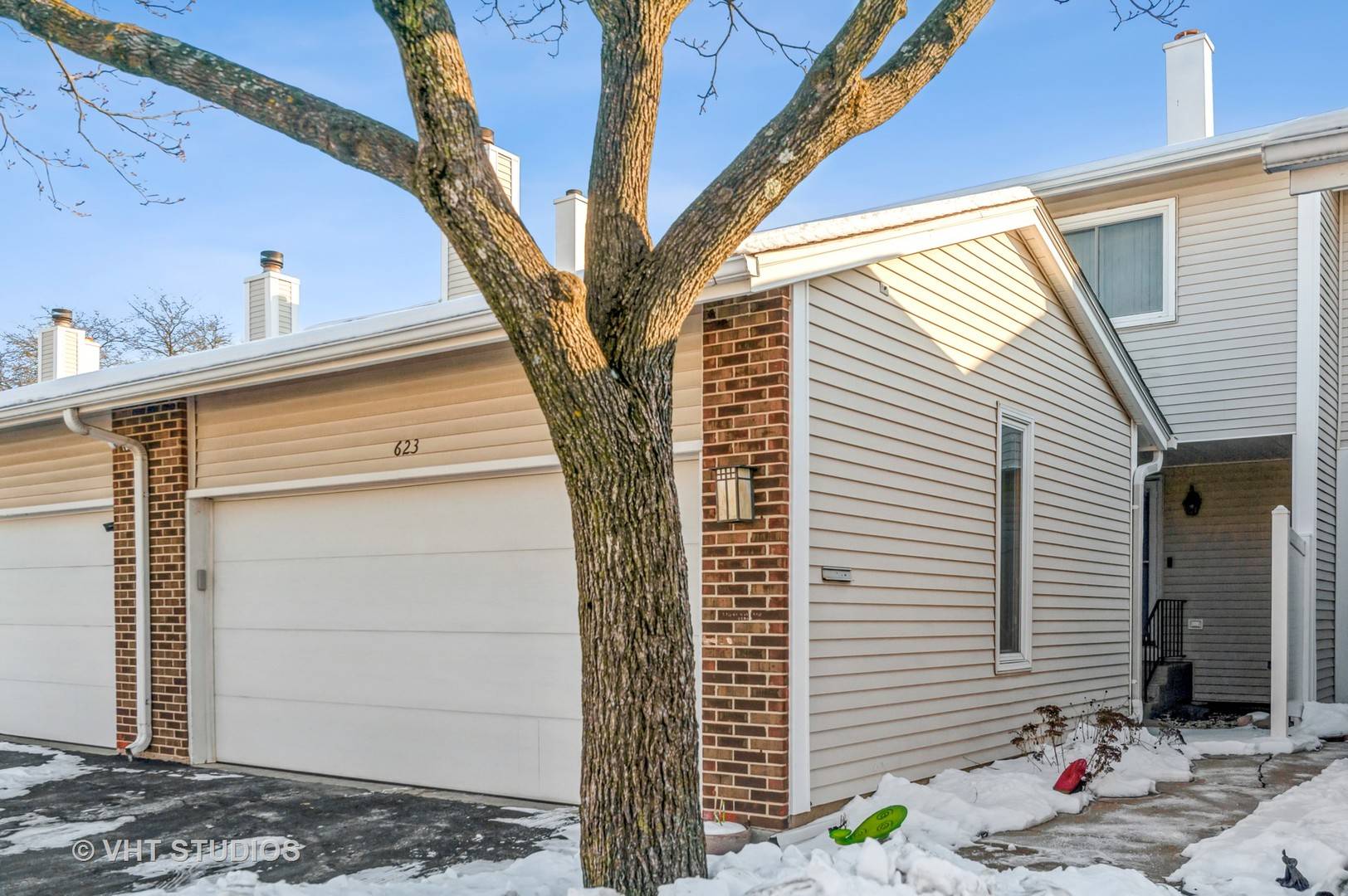 623 Martin LN, Deerfield, IL 60015