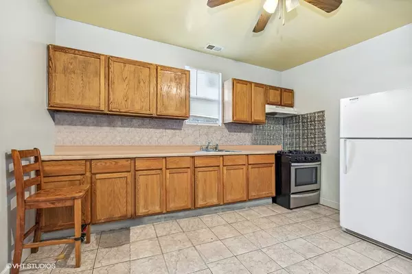 Chicago, IL 60621,6759 S PEORIA ST