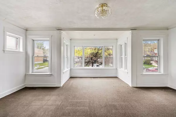 Chicago, IL 60637,6927 S Prairie AVE