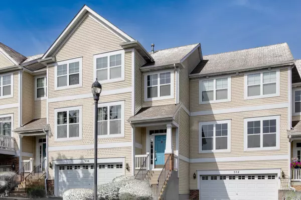 356 Hickory LN, South Elgin, IL 60177