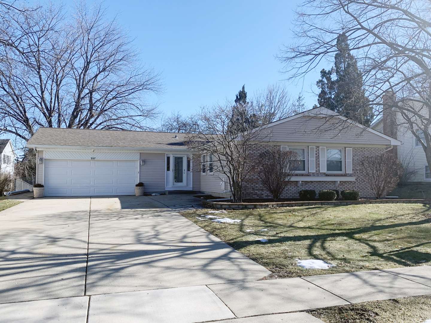 957 Alden LN, Buffalo Grove, IL 60089