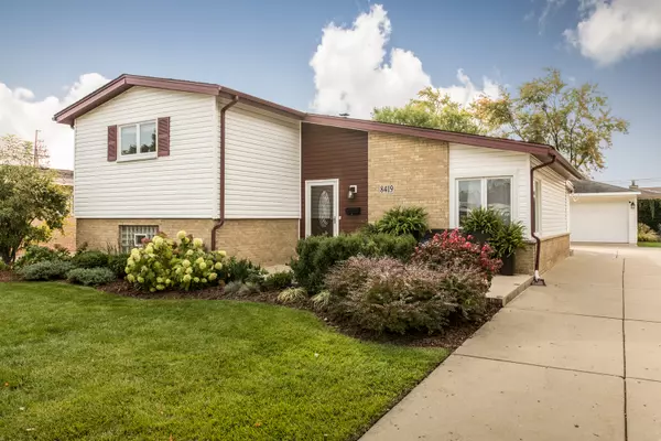 8419 W North TER, Niles, IL 60714