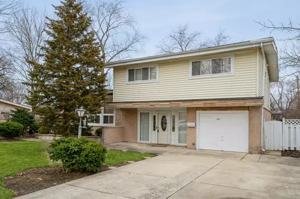 643 Clearview DR, Glenview, IL 60025