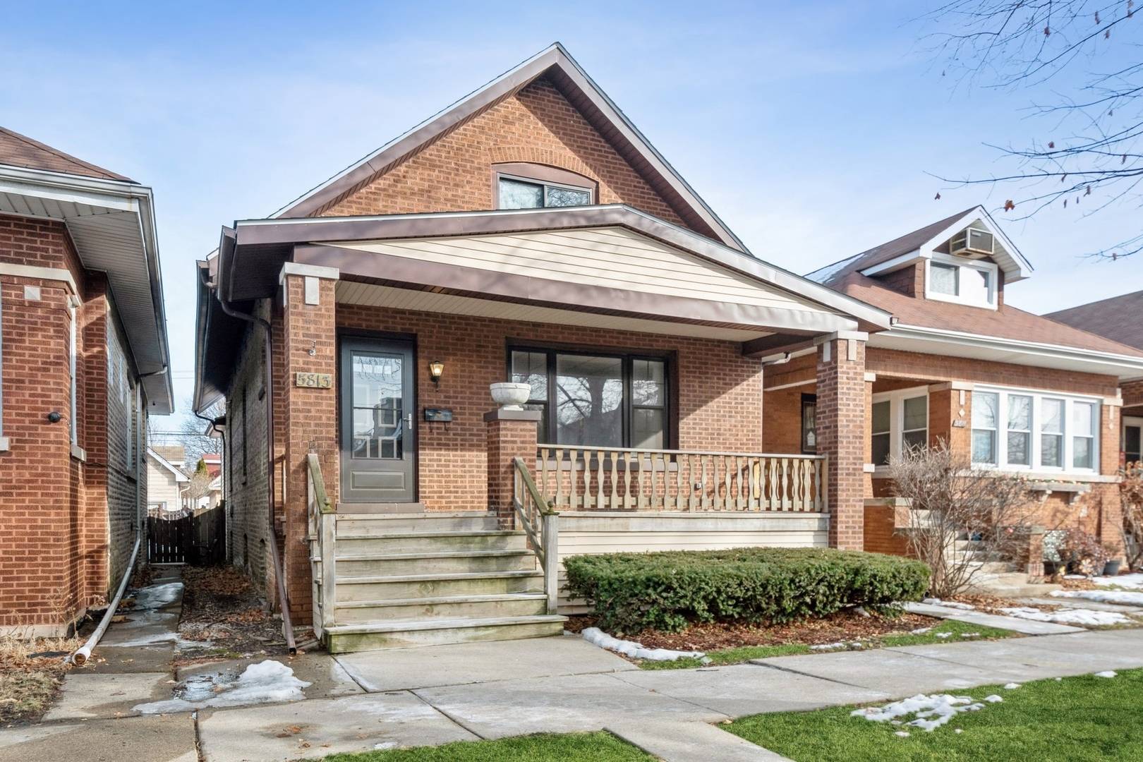 5813 N Fairfield AVE, Chicago, IL 60659