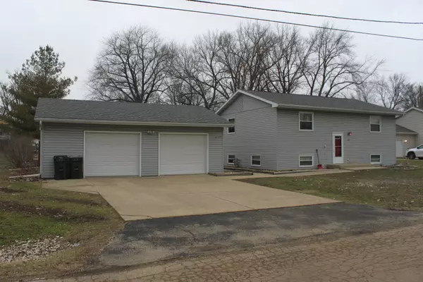 1519 Woodburn AVE, Sterling, IL 61081