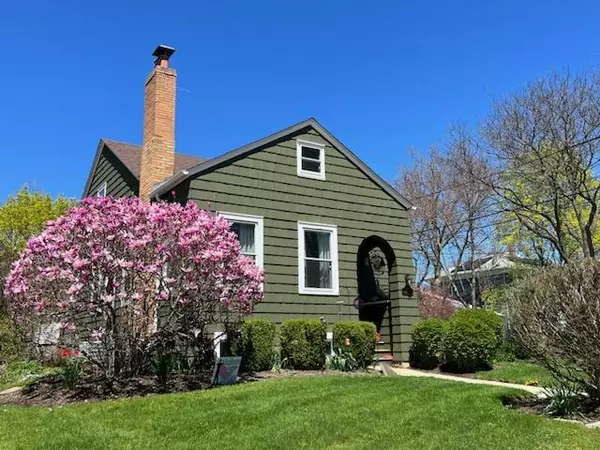 66 Lincoln AVE, Elgin, IL 60120