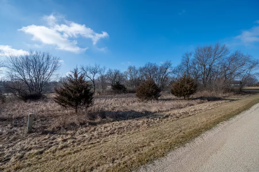 320 Vermillion LN, Dixon, IL 61021