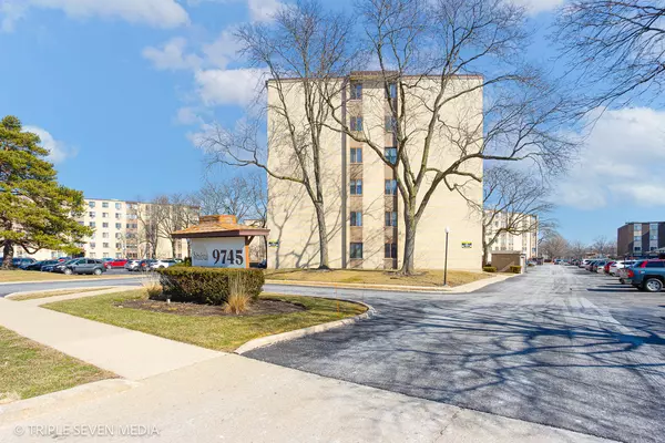 9745 S Karlov AVE #506, Oak Lawn, IL 60453