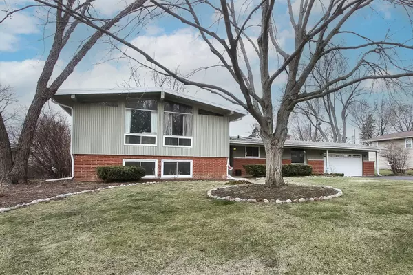 0N114 Robbins ST, Winfield, IL 60190