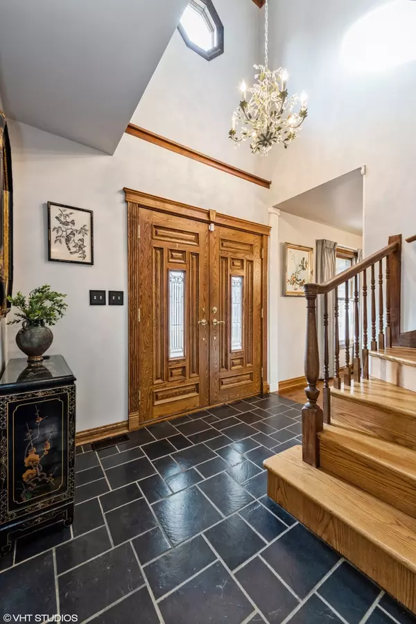 Arlington Heights, IL 60005,2439 S Cedar Glen DR