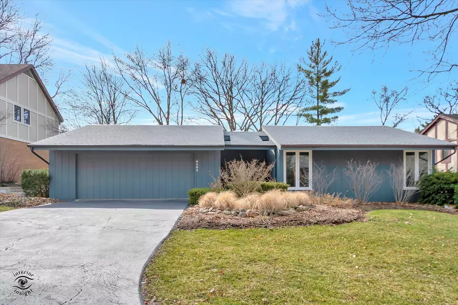6462 Cherokee DR, Indian Head Park, IL 60525