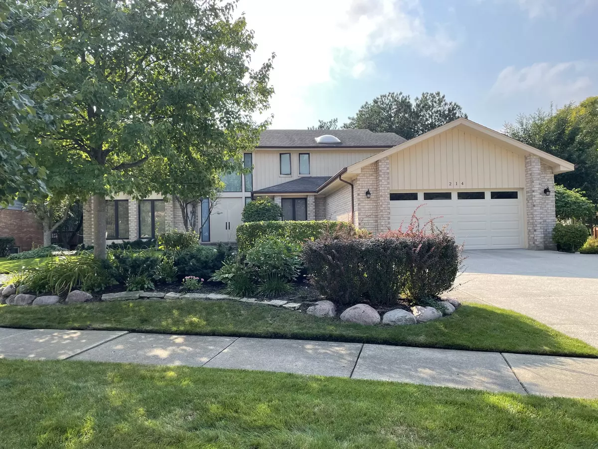 Deerfield, IL 60015,214 East Saint Andrews LN