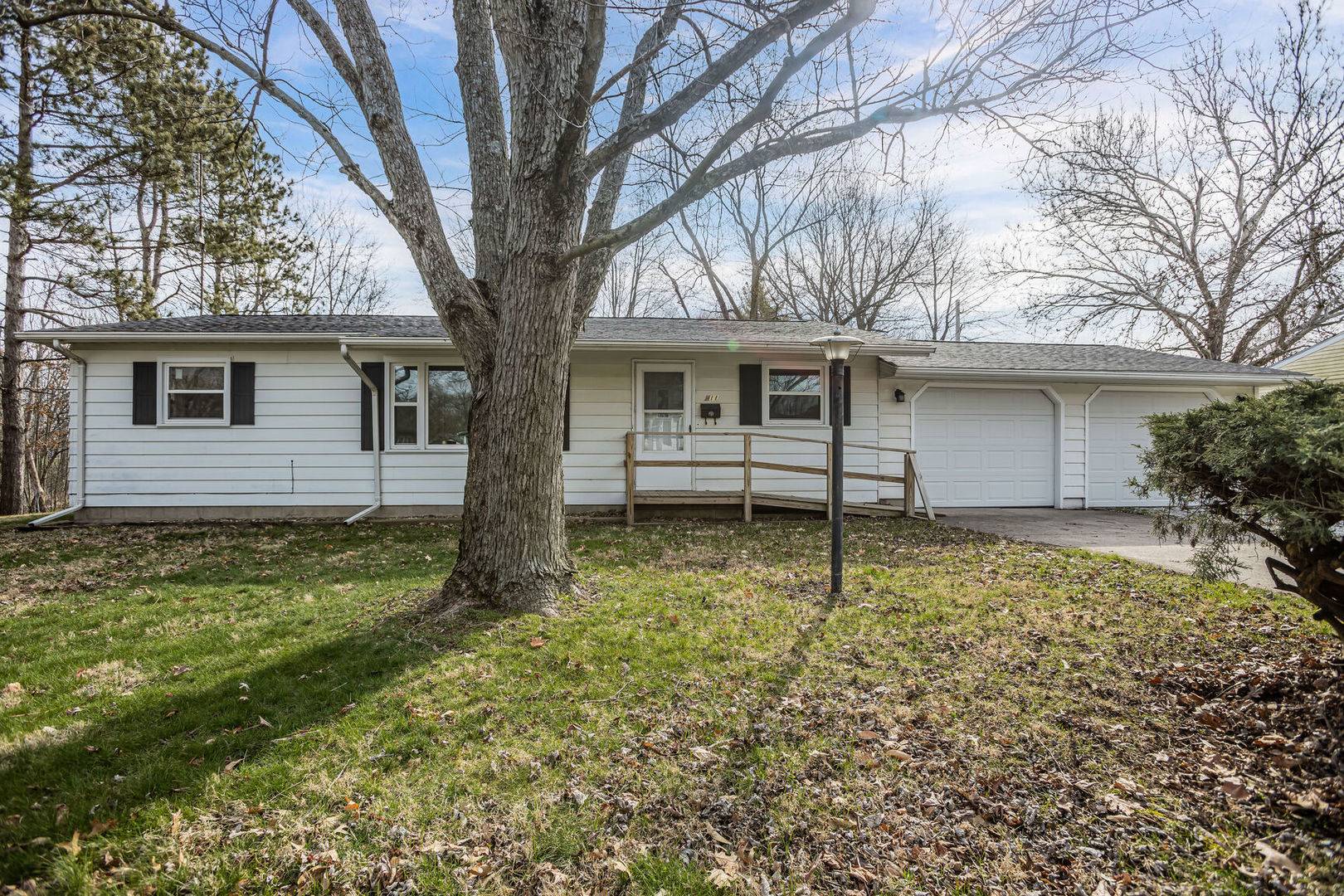511 N Walnut ST, Villa Grove, IL 61956