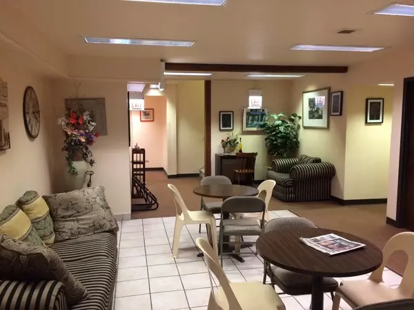 Chicago, IL 60659,5875 N Lincoln AVE