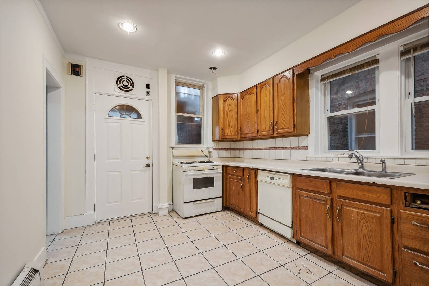 Chicago, IL 60659,5829 N Maplewood AVE
