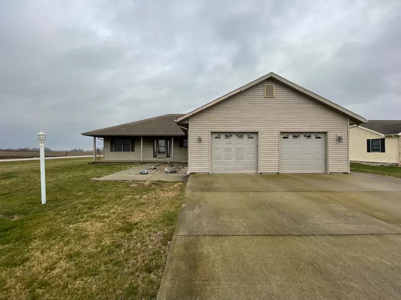 206 Linda LN, Sidney, IL 61877