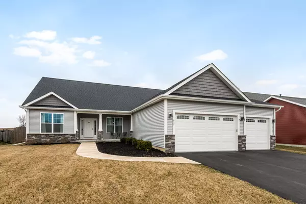 837 Coventry CIR N, Sycamore, IL 60178