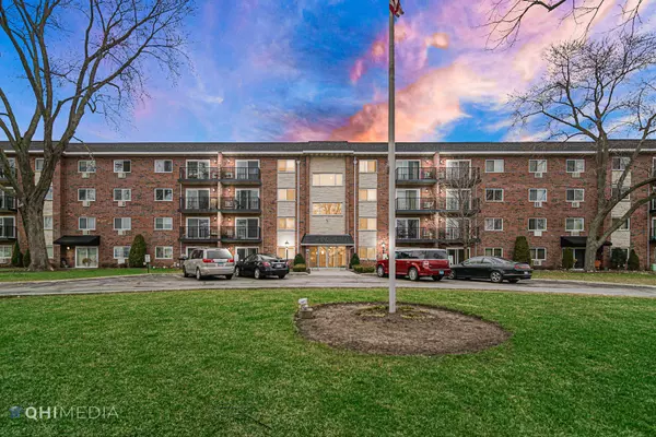 100 W Park Circle DR #2K, Wheaton, IL 60187