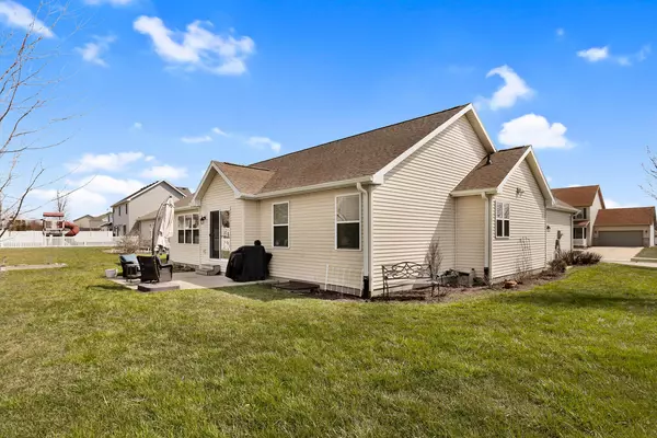 Mahomet, IL 61853,1702 Hunters Ridge CT