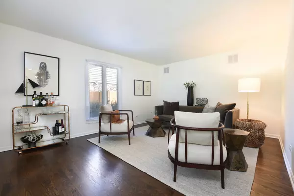 Arlington Heights, IL 60005,2343 S Embers LN