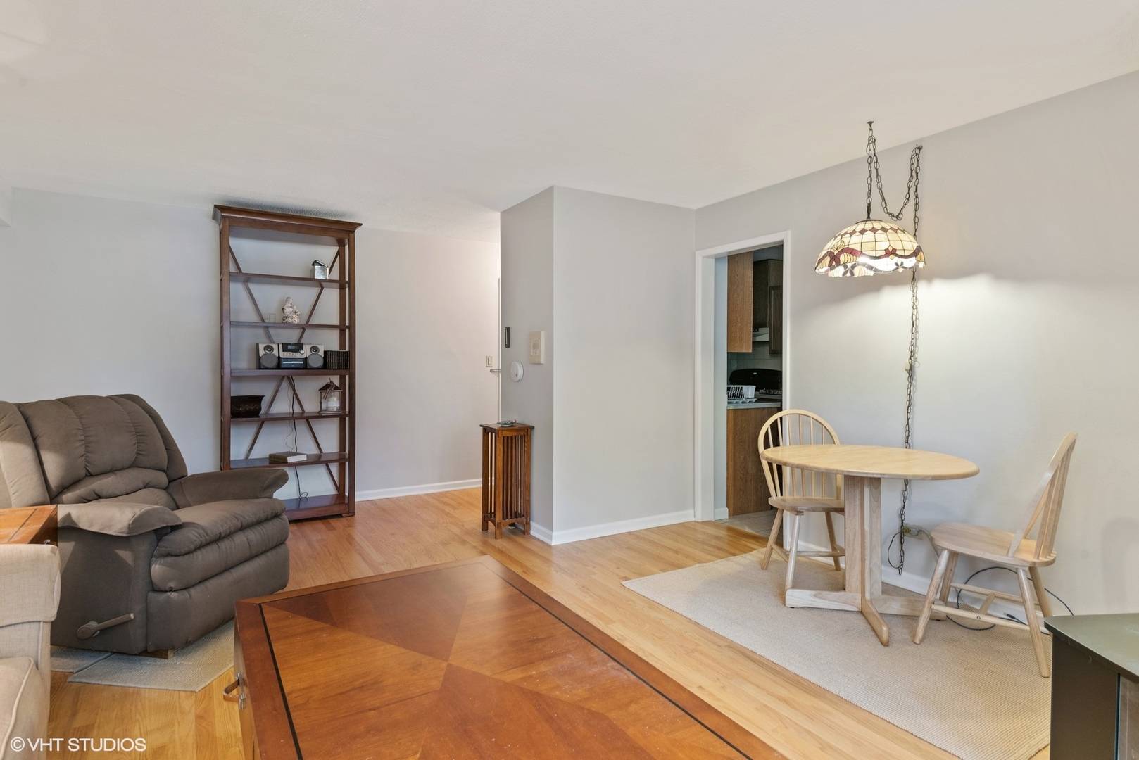 Evanston, IL 60202,737 Ridge AVE #1L