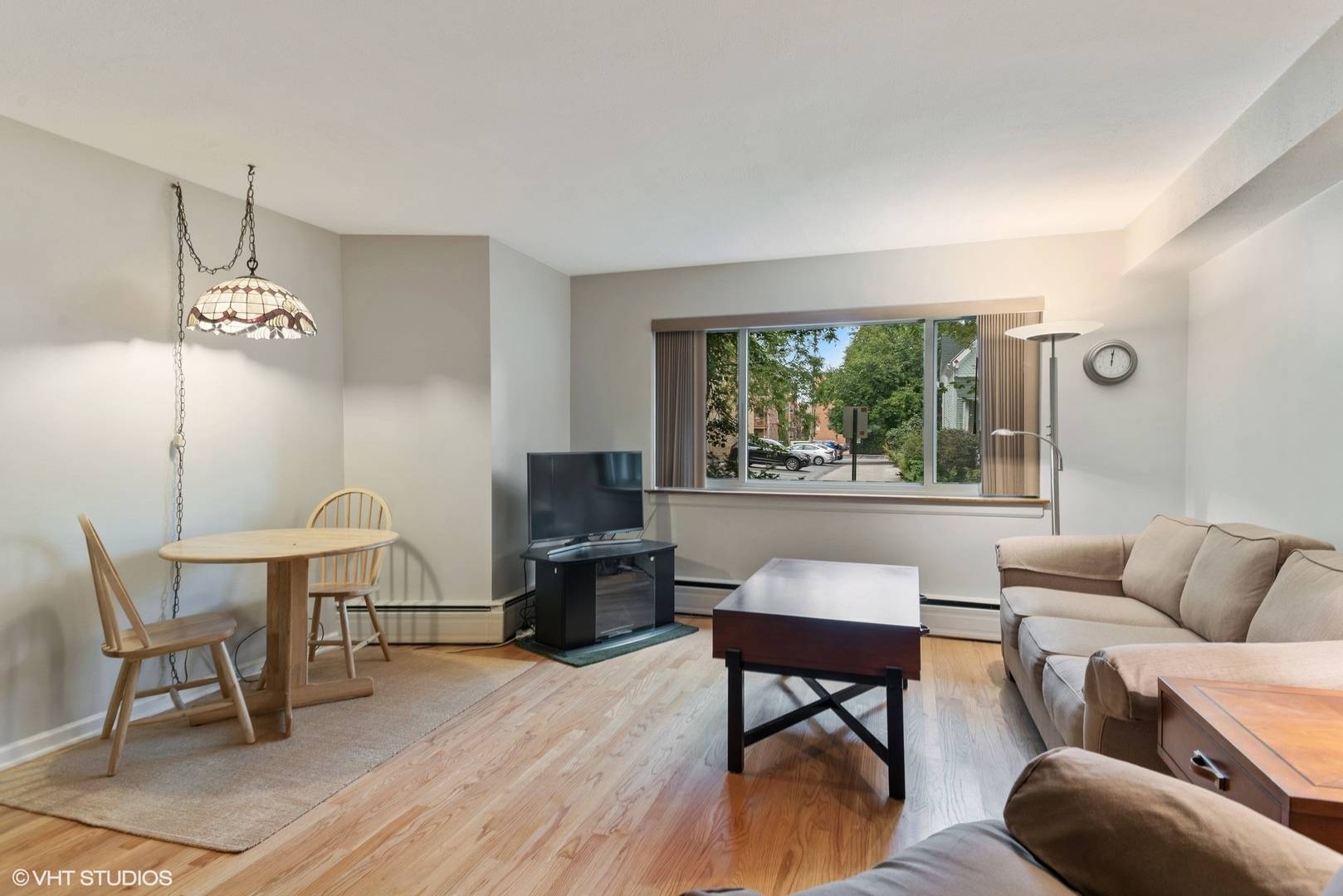 Evanston, IL 60202,737 Ridge AVE #1L