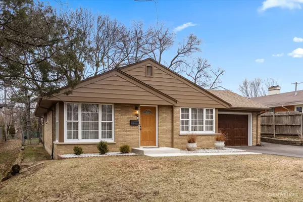 109 Dee RD, North Aurora, IL 60542