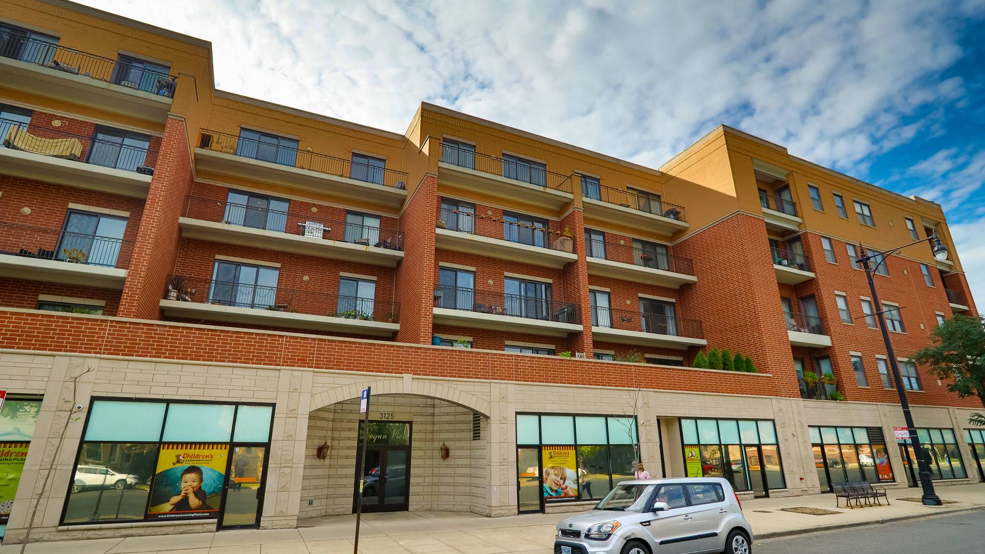 3125 W FULLERTON AVE #208, Chicago, IL 60647