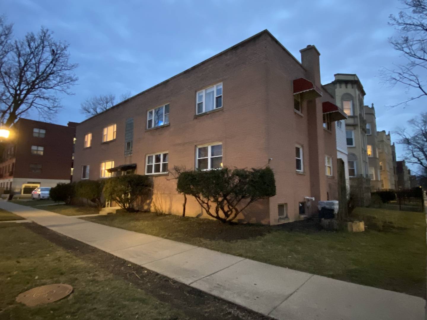 Chicago, IL 60659,2819 W Granville AVE #1E
