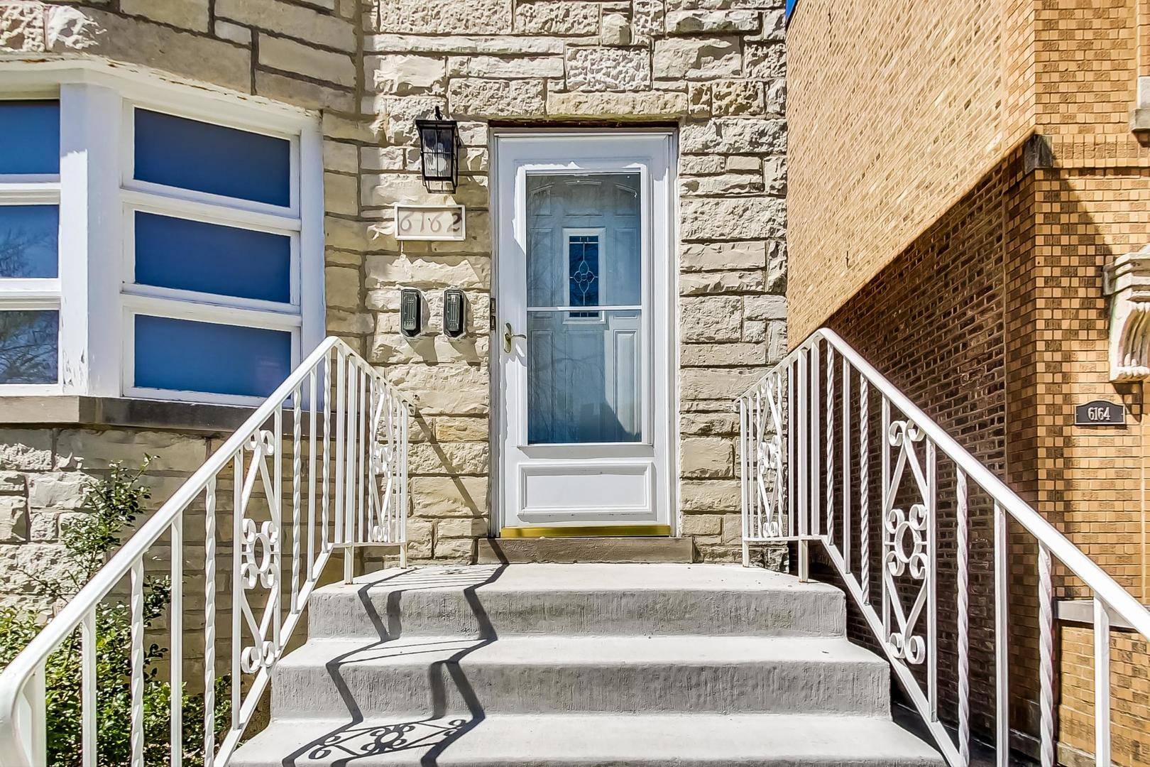 Chicago, IL 60646,6162 N Meade AVE