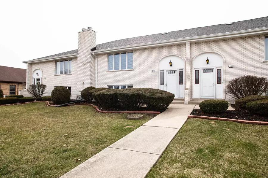 7219 W 152nd CT #40, Orland Park, IL 60462