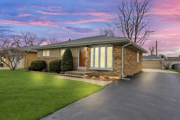 354 Pine AVE, Wood Dale, IL 60191