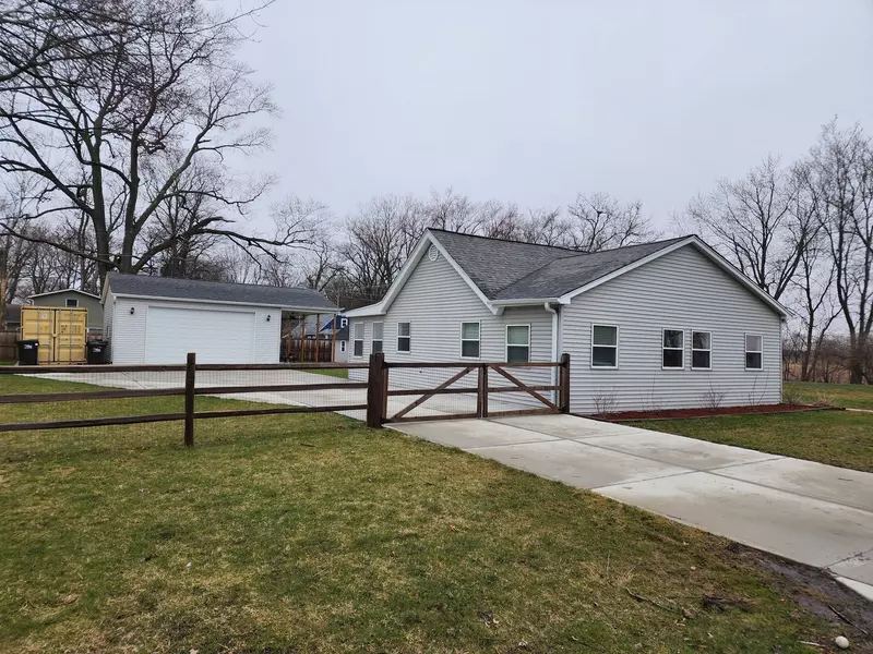 104 Sunnyside AVE, Crystal Lake, IL 60014