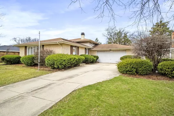 Downers Grove, IL 60516,7604 knottingham LN