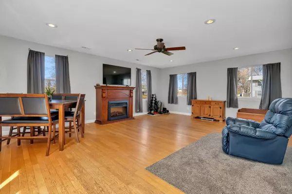 Carbon Hill, IL 60416,685 W Perry ST