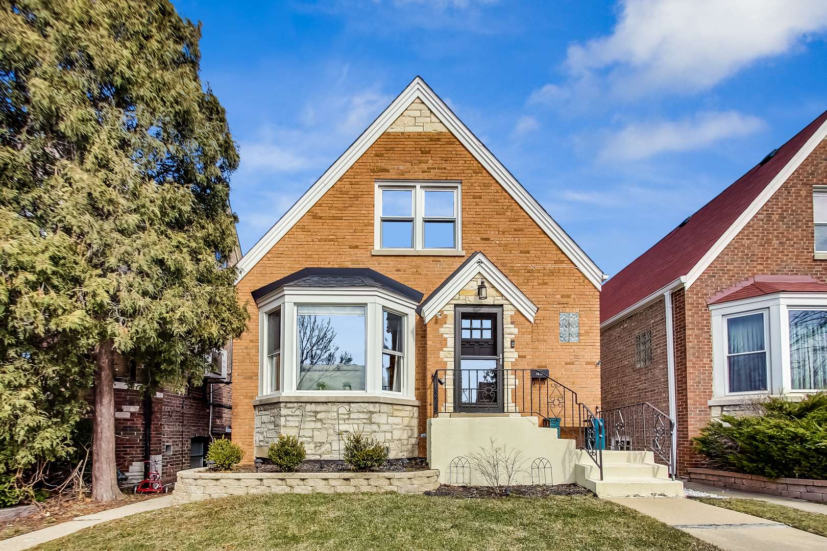 7028 W MELROSE ST, Chicago, IL 60634