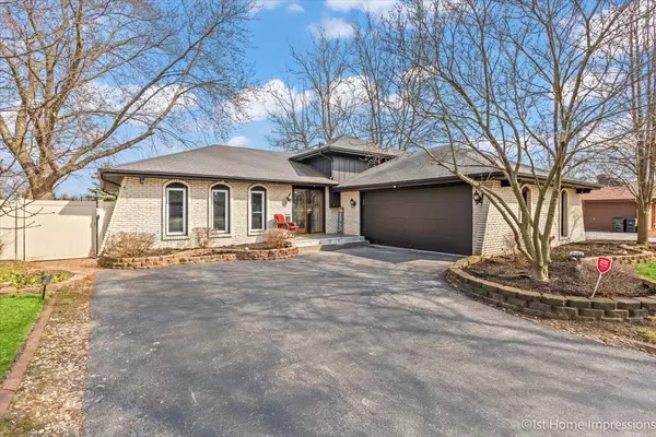 18303 Olde Farm RD,  Lansing,  IL 60438
