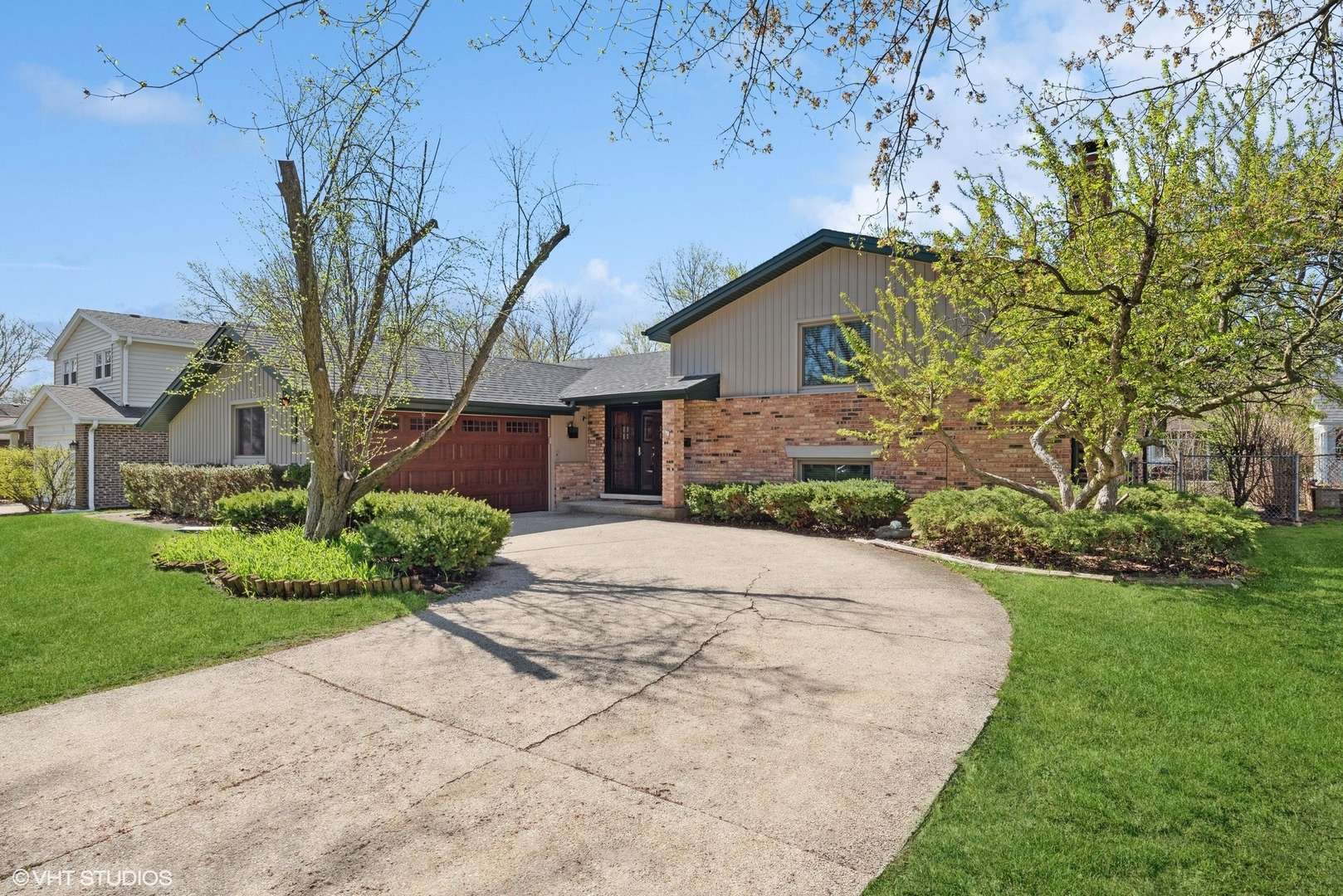 1503 E Fleming DR S, Arlington Heights, IL 60004
