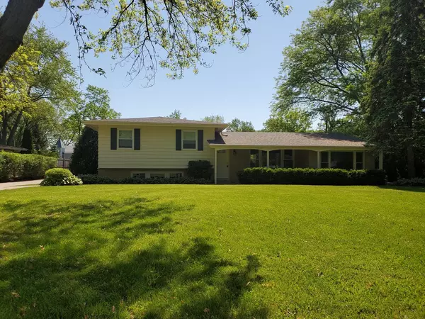 853 N Martin DR,  Palatine,  IL 60067