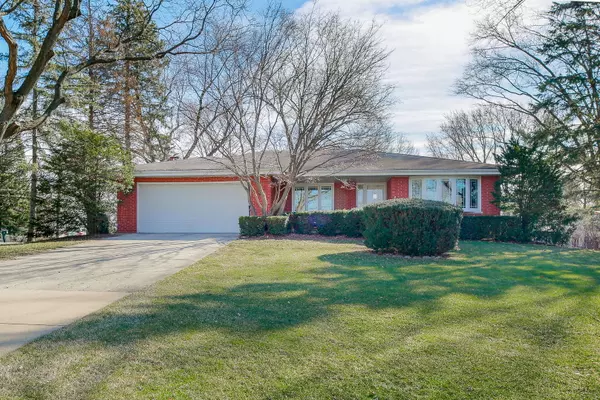 325 S Ott AVE, Glen Ellyn, IL 60137