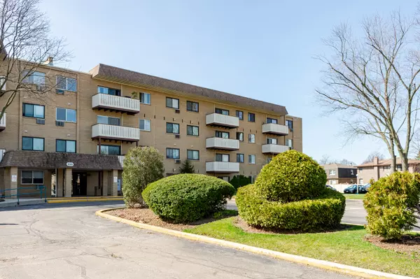 290 N Westgate RD #302, Mount Prospect, IL 60056