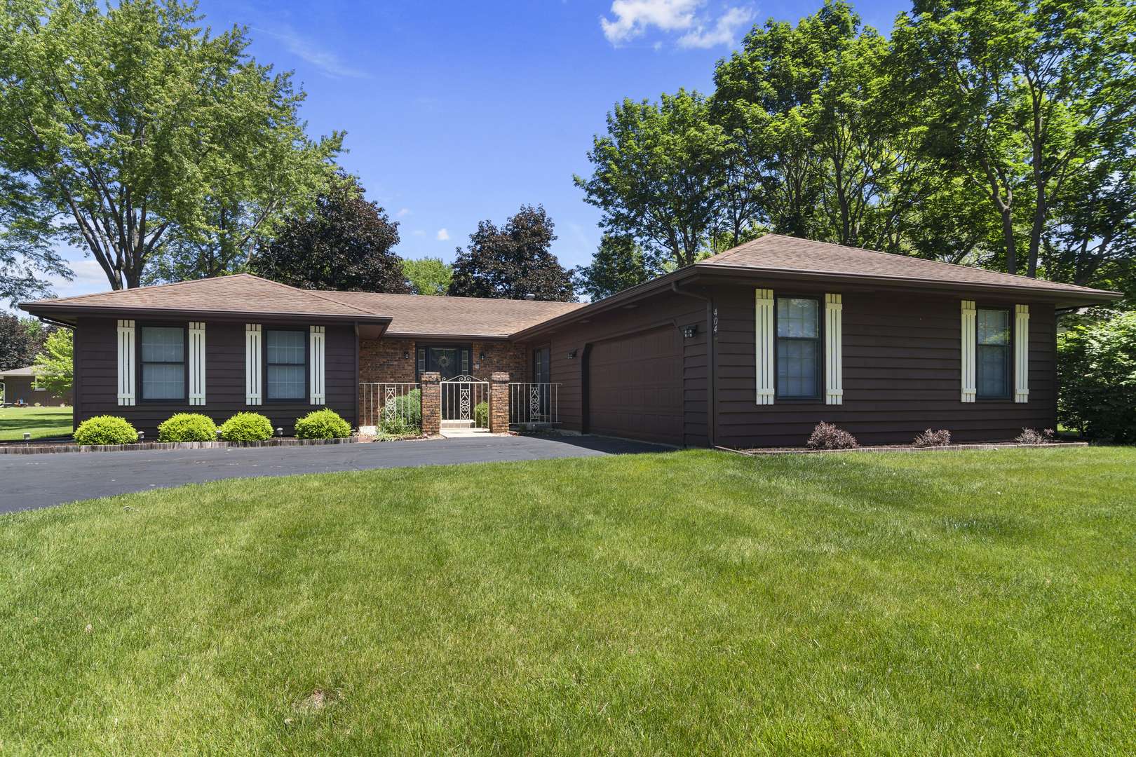 404 Center Pkwy, Yorkville, IL 60560