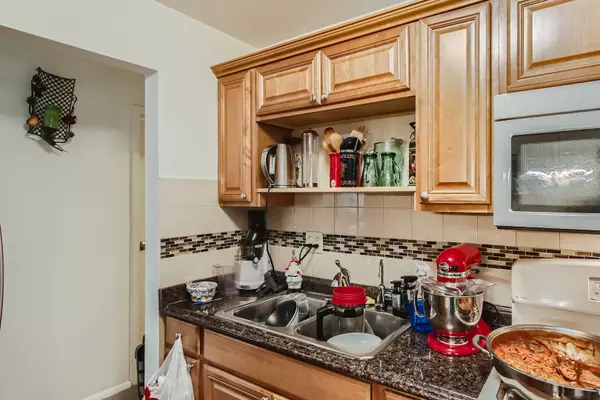 Prospect Heights, IL 60070,860 Winesap CT #308