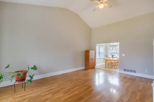 Aurora, IL 60506,961 Almond DR