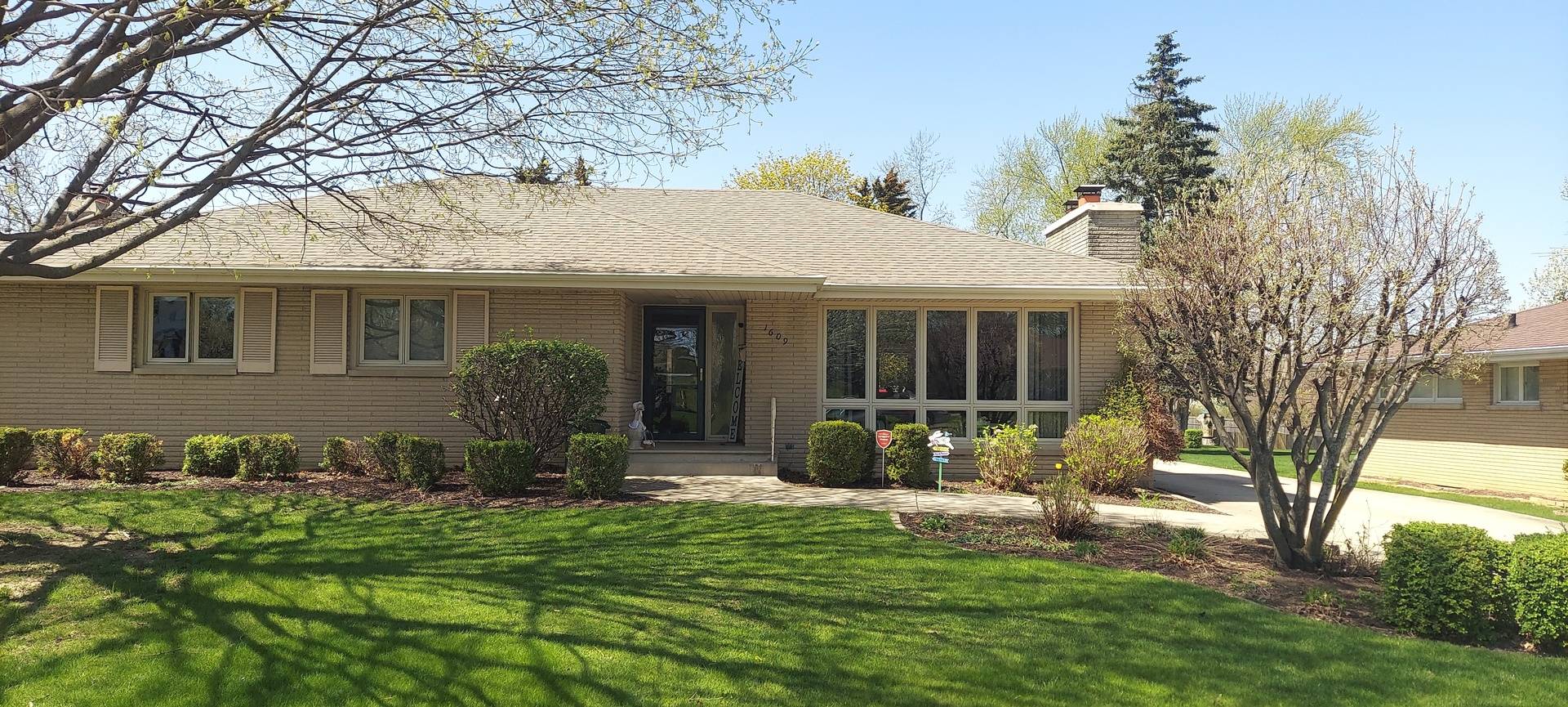 1609 Barthelone ST, Crest Hill, IL 60403