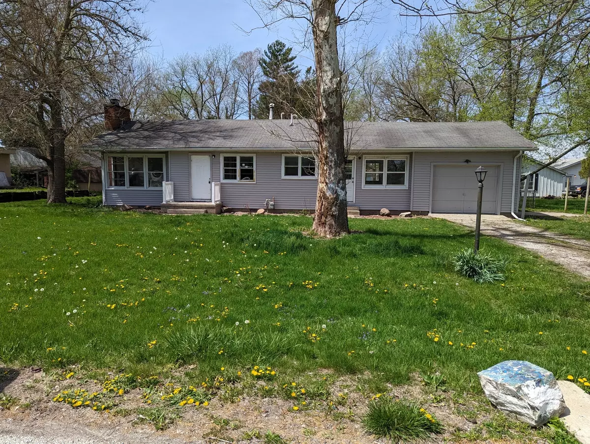 Broadlands, IL 61816,104 S Logan ST